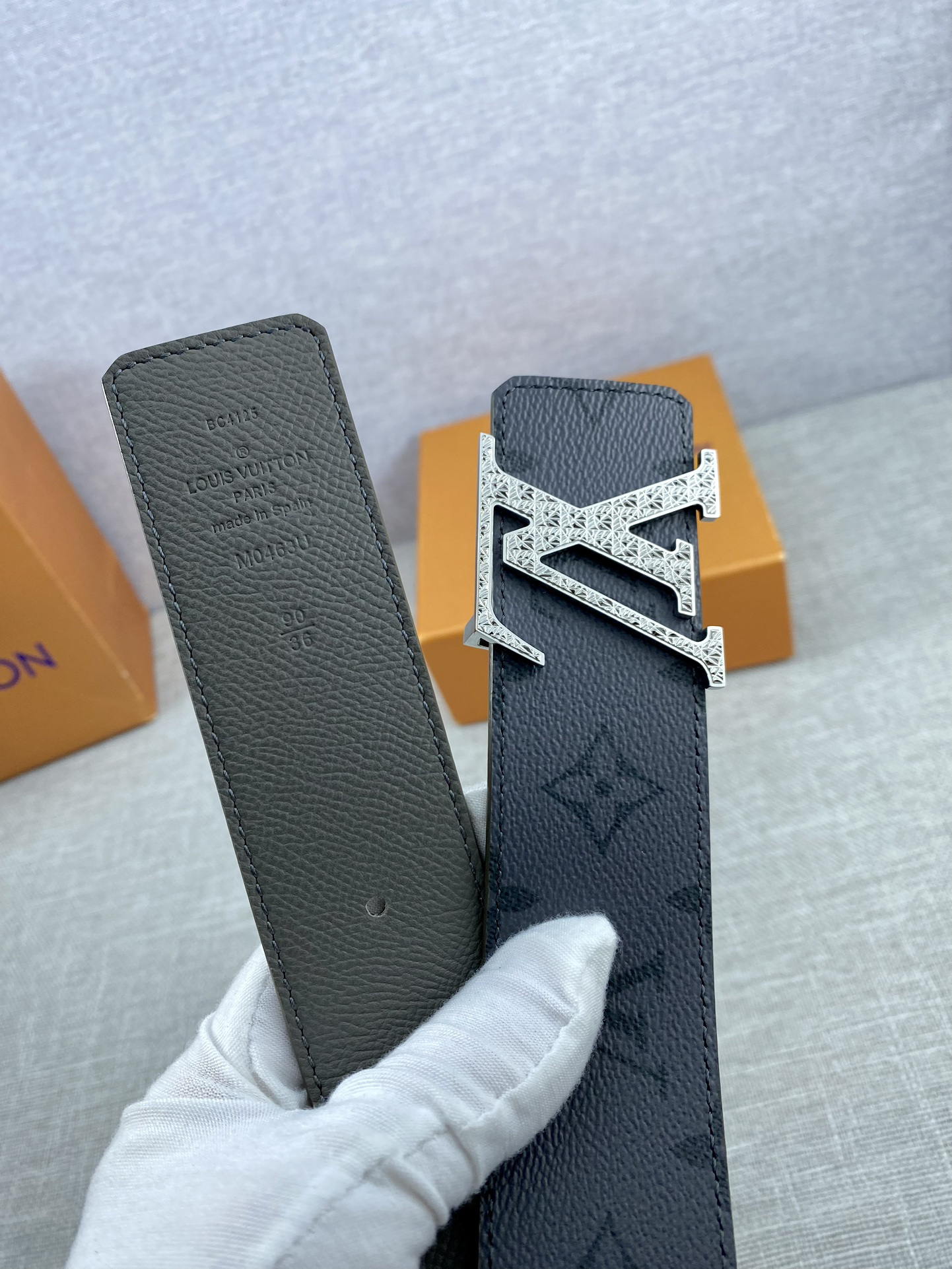 Louis Vuitton hollow buckle cowhide men's belt, 3.8cm wide