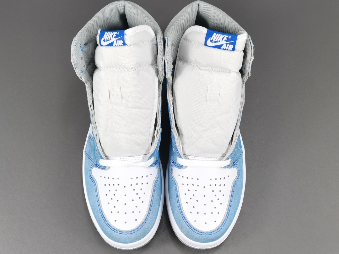 Air Jordan 1 Retro High OG Hyper Royal 555088-402