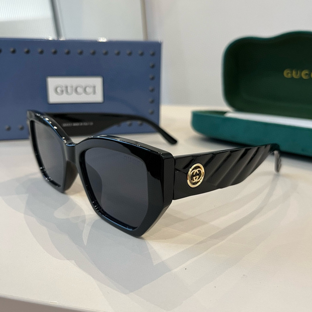 Gucci Round Frame Sunglasses