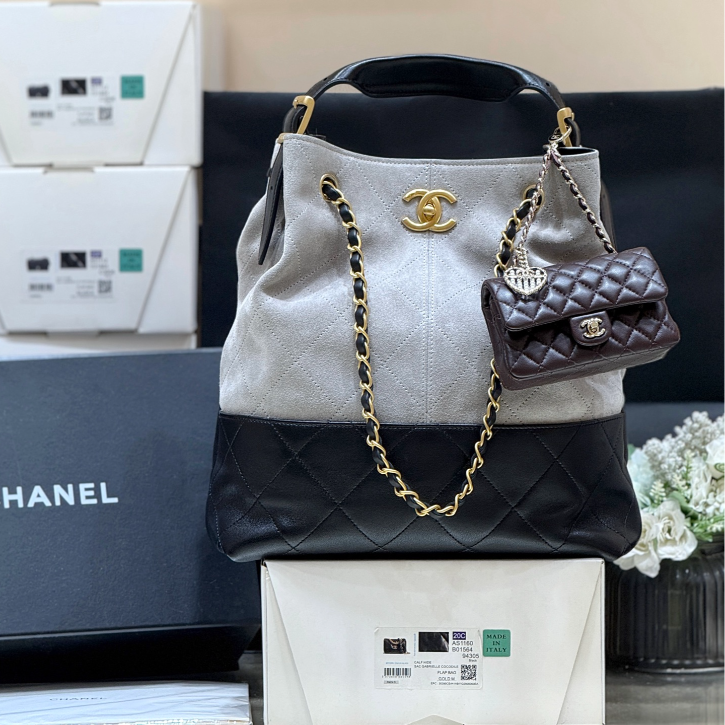 Chanel 25A High-end Handicraft Workshop Suede Colorblock Vertical Hobo AS5636 00158