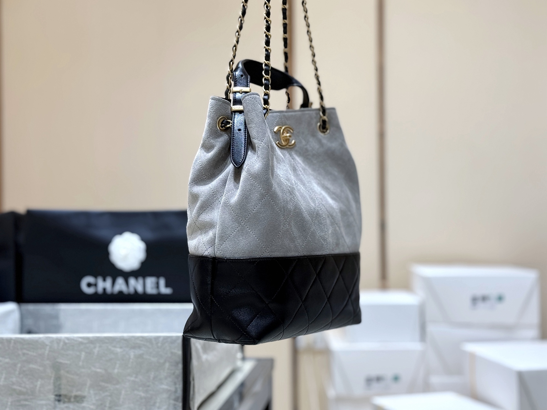Chanel 25A High-end Handicraft Workshop Suede Colorblock Vertical Hobo AS5636 00158