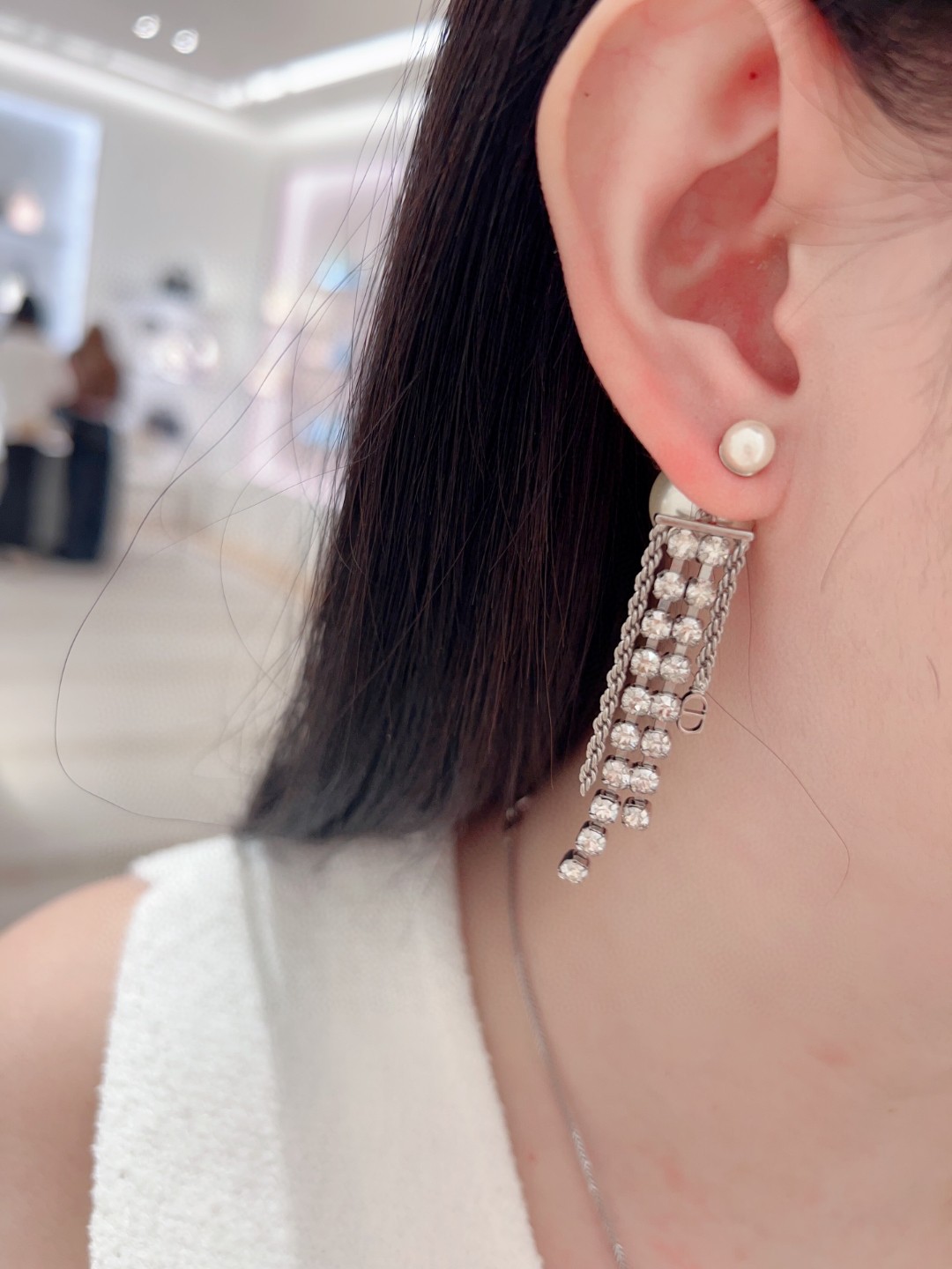 Dior Large and small pearl tassel earrings
