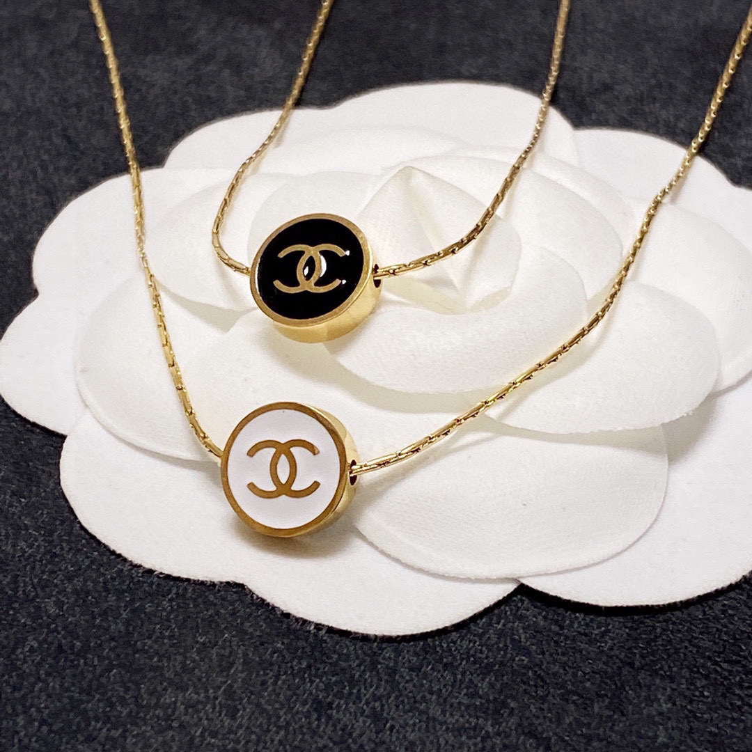 Chanel black and white two-sided thin necklace