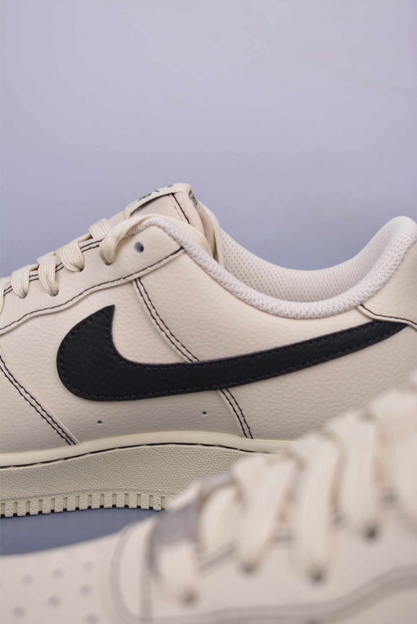 Nike Air Force 1 07 Low Sneakers Off-White and Black HQ2037-200