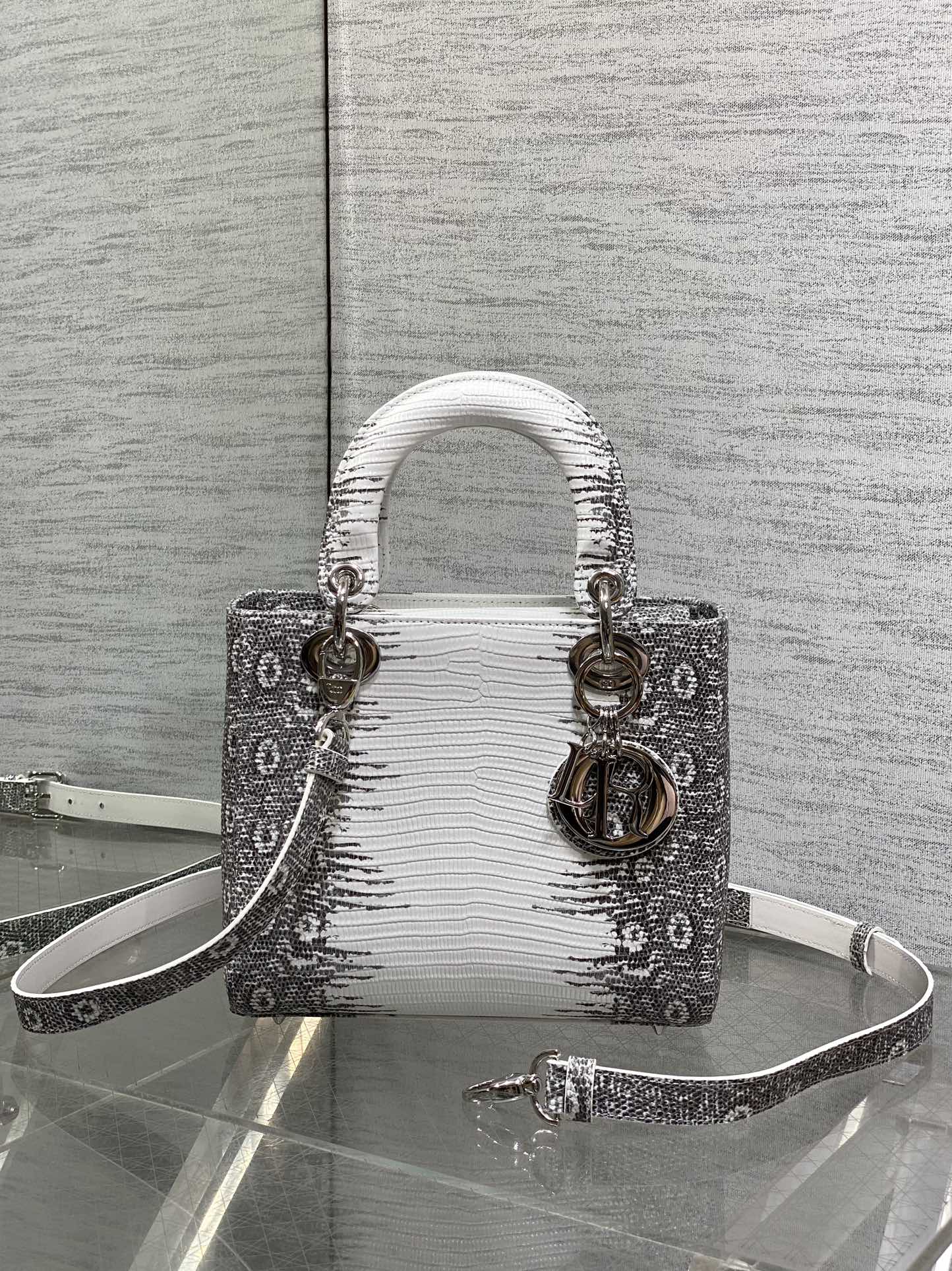 Dior Lady Dior four-grid rare lizard pattern handbag