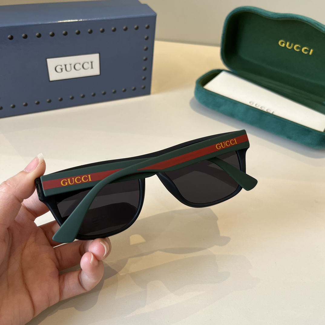 Gucci Round Frame Sunglasses
