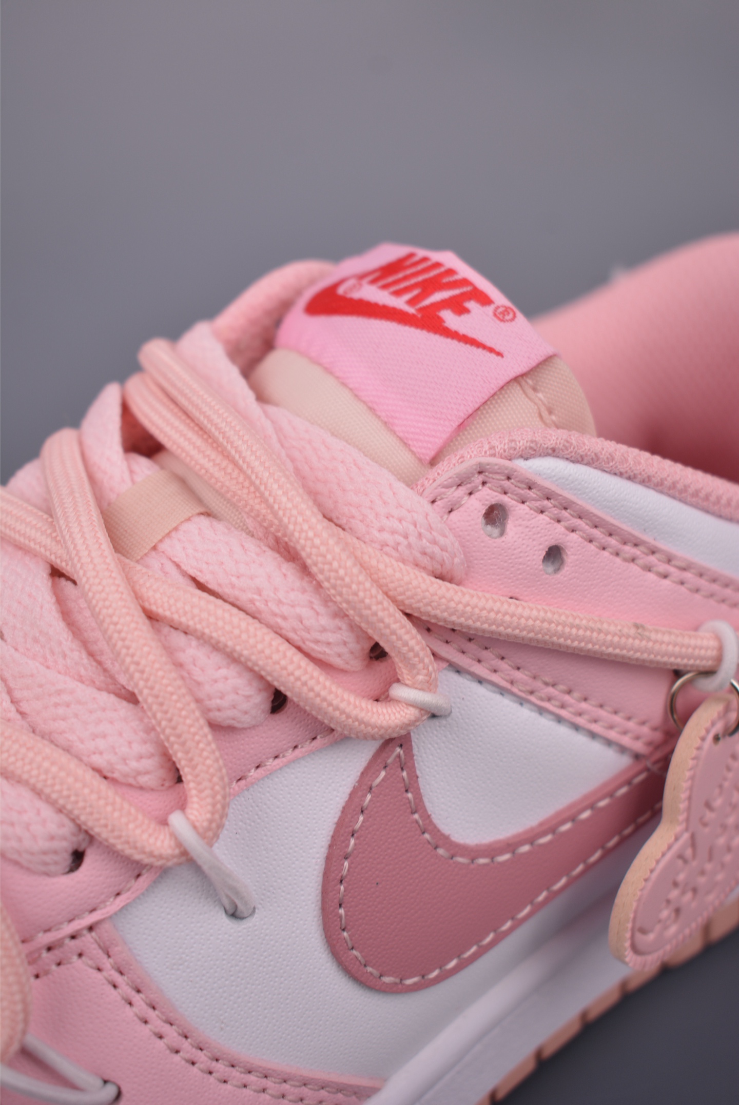 NIKE SB Dunk Low 