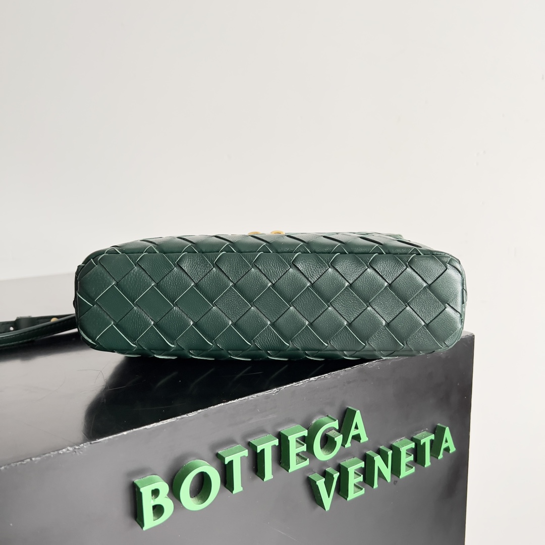 Bottega Veneta 2024 Woven Zippered Baguette Bag 789109