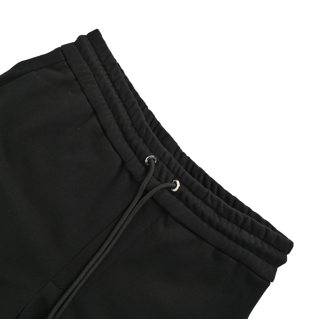 Moncler 24ss Valentine's Day limited edition embroidered cotton shorts