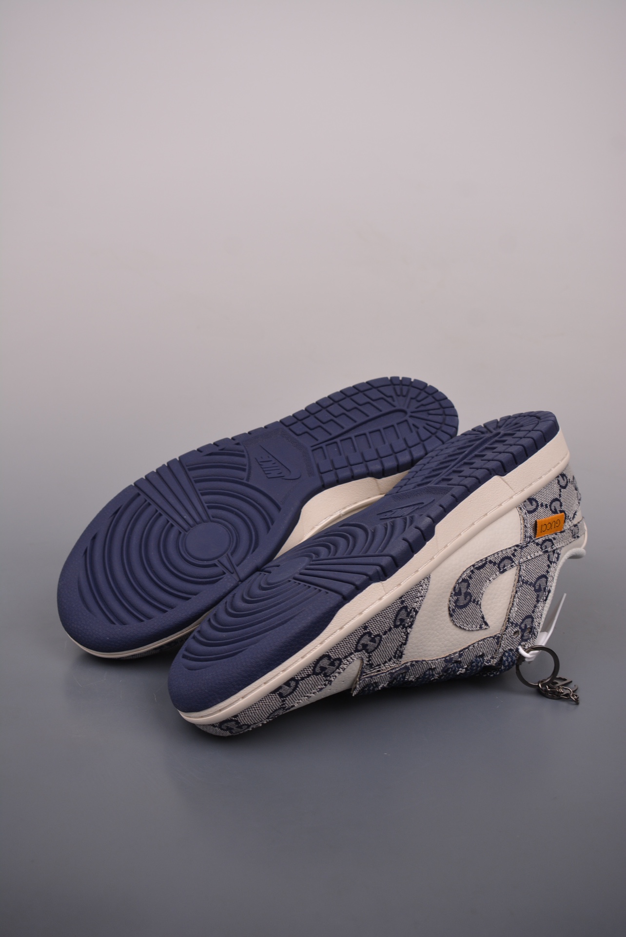 Gucci x Nike SB Dunk Low Esquisite Gucci white and blue BB9676-313