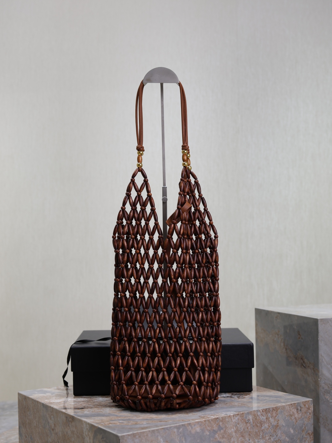 Yves Saint Laurent Bucket Sule bag hand-woven bag 821911