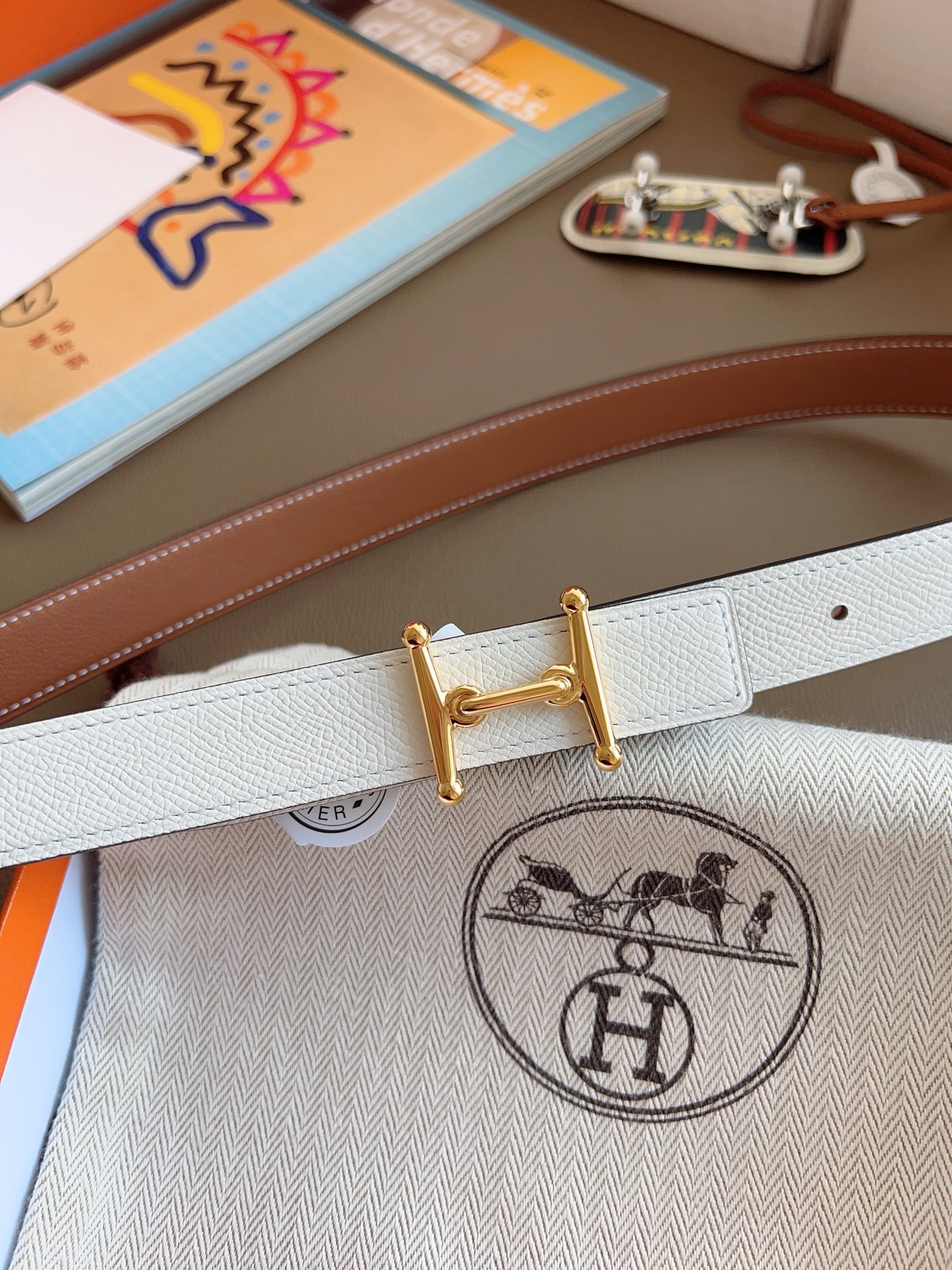 Hermès 2025 New Women's Double-Sided Belt 2.4cm Width