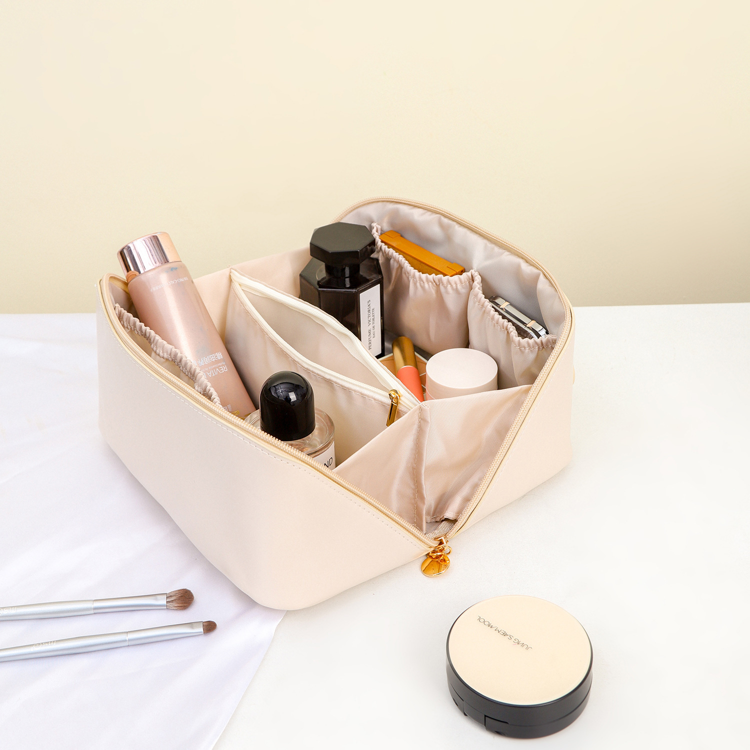 Large-capacity Travel Cosmetic Bag✨Clearance