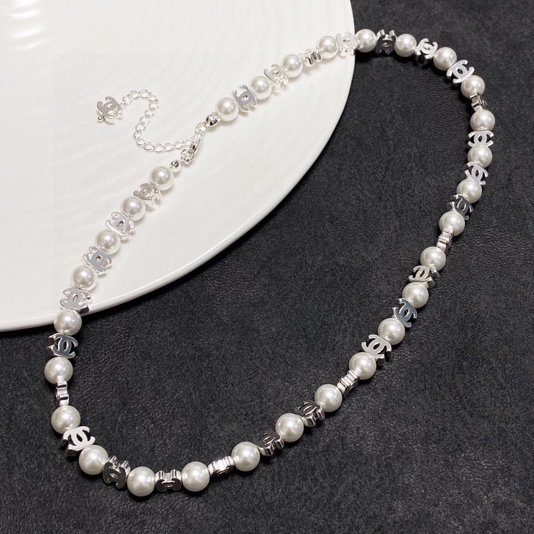 Chanel new pearl necklace