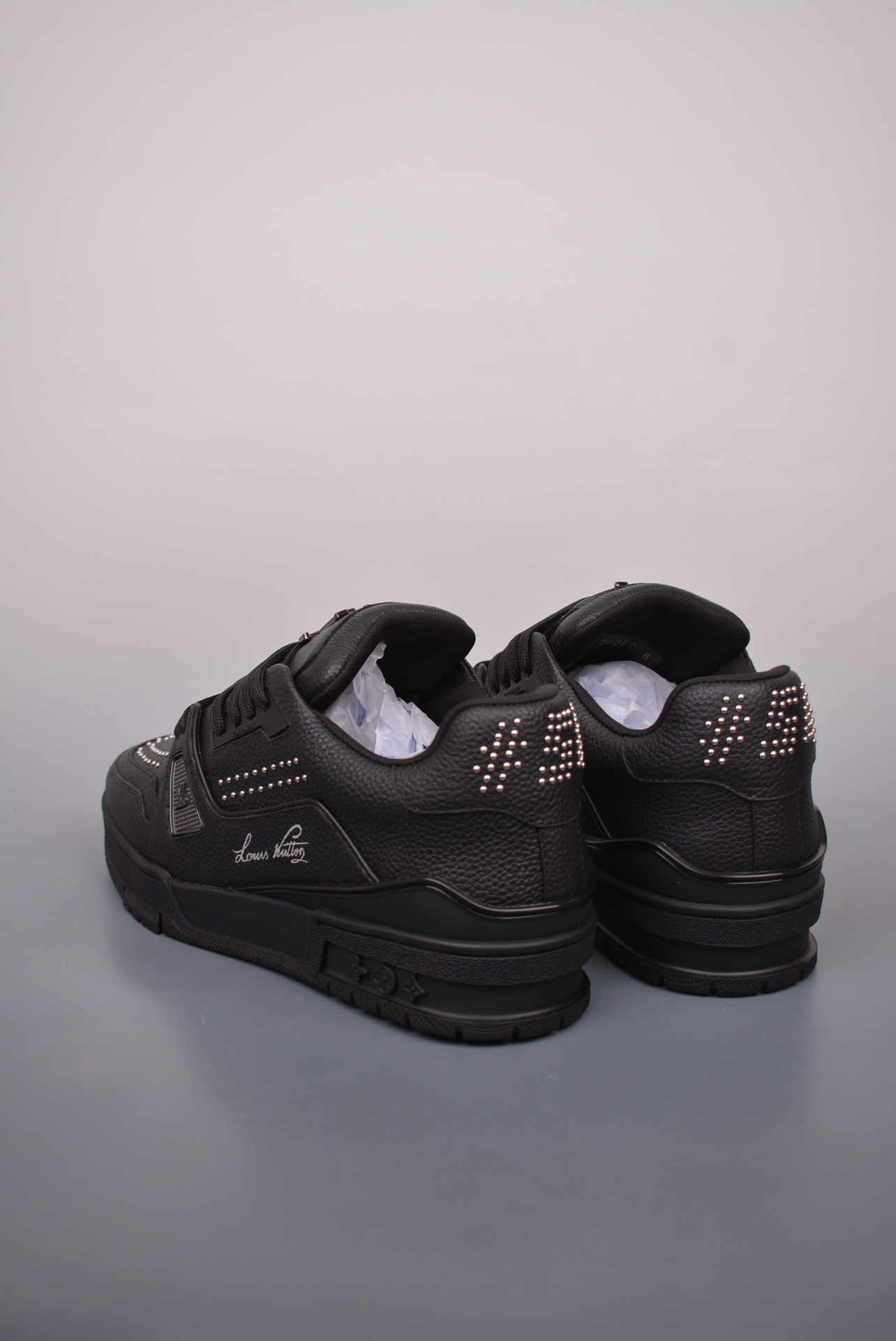 2021 Louis Vuitton Trainer Limited Edition Rivet Black
