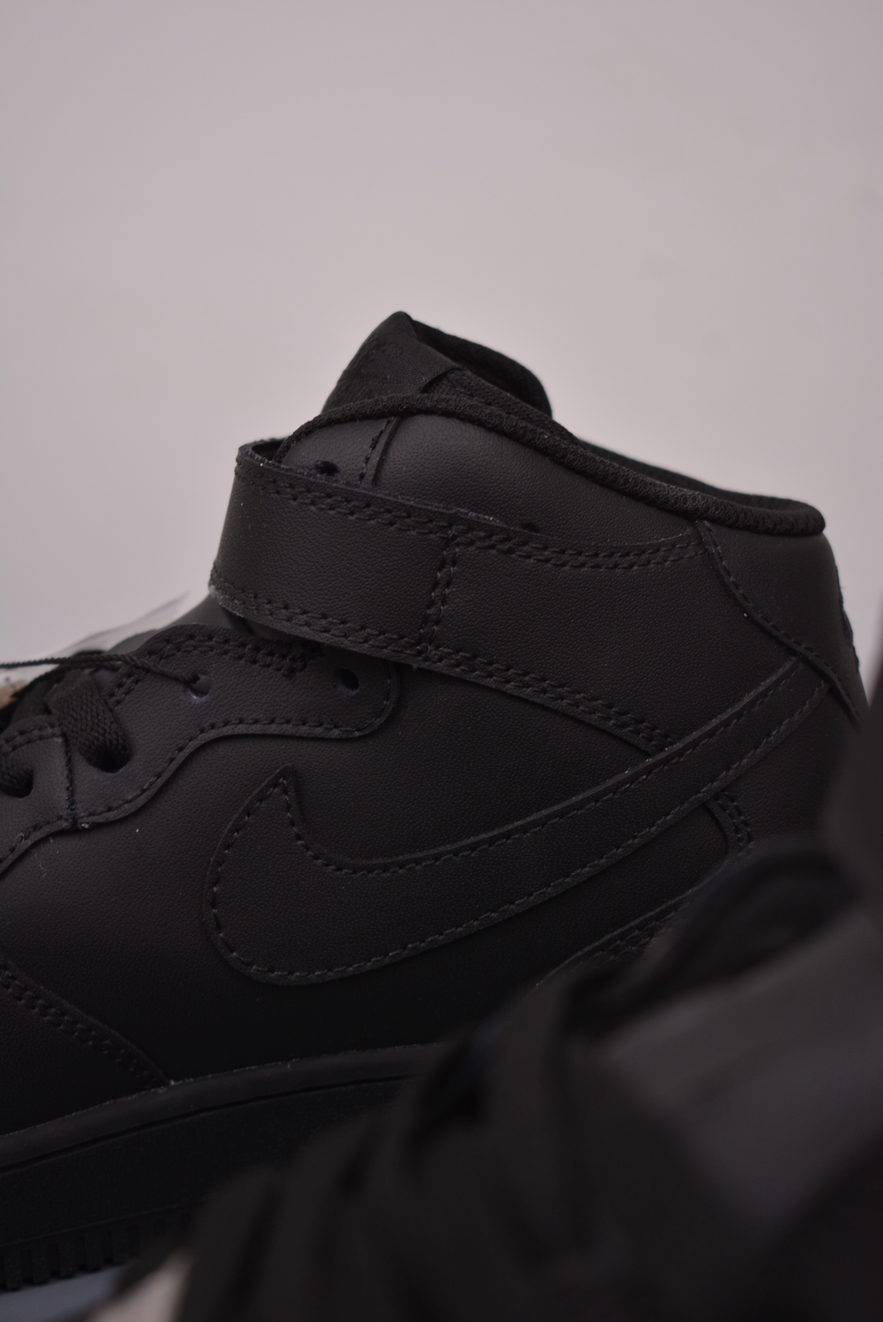 Nike Air Force 1'07 MidTriple Black 315123-001