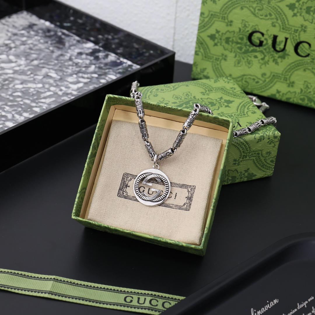 Gucci GG Vintage Hollow Necklace