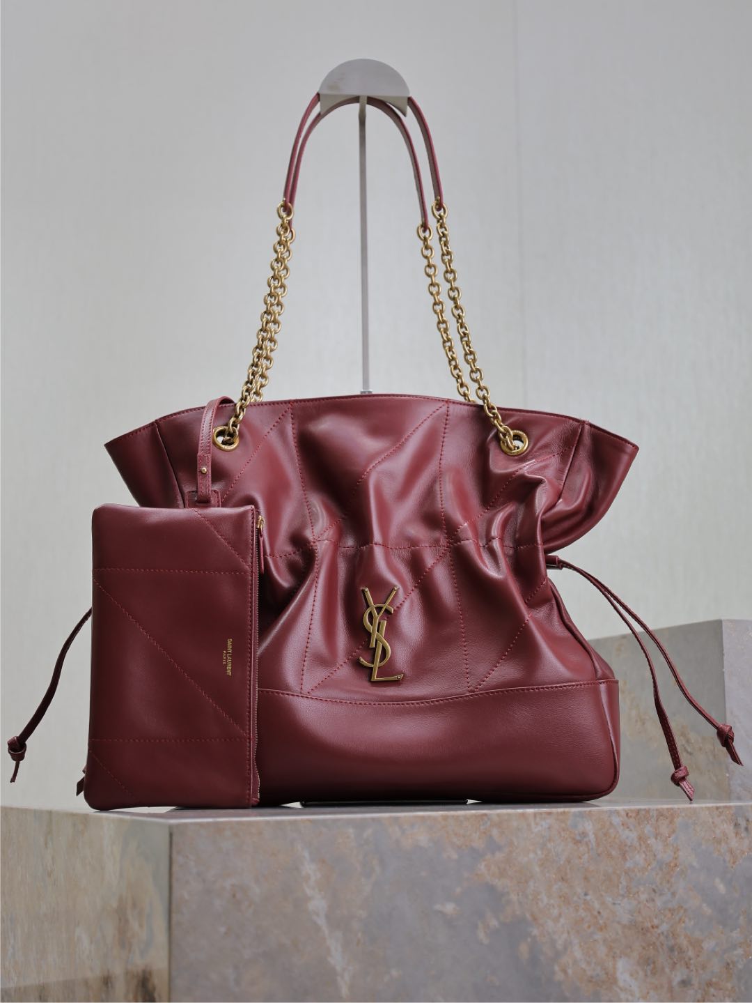 Yves Saint Laurent Jamie 4.3 Large CHON Bucket Bag 809824