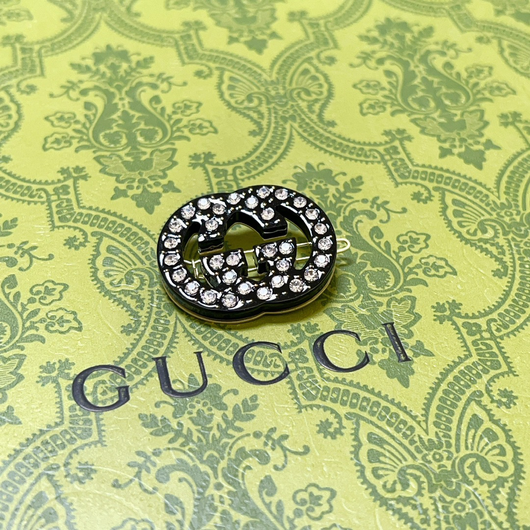 GUCCi acrylic letter hairpin