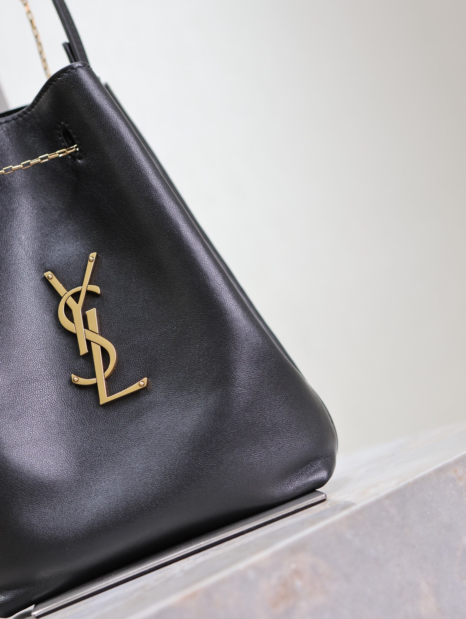 Yves Saint Laurent POCHON bucket bag 801070