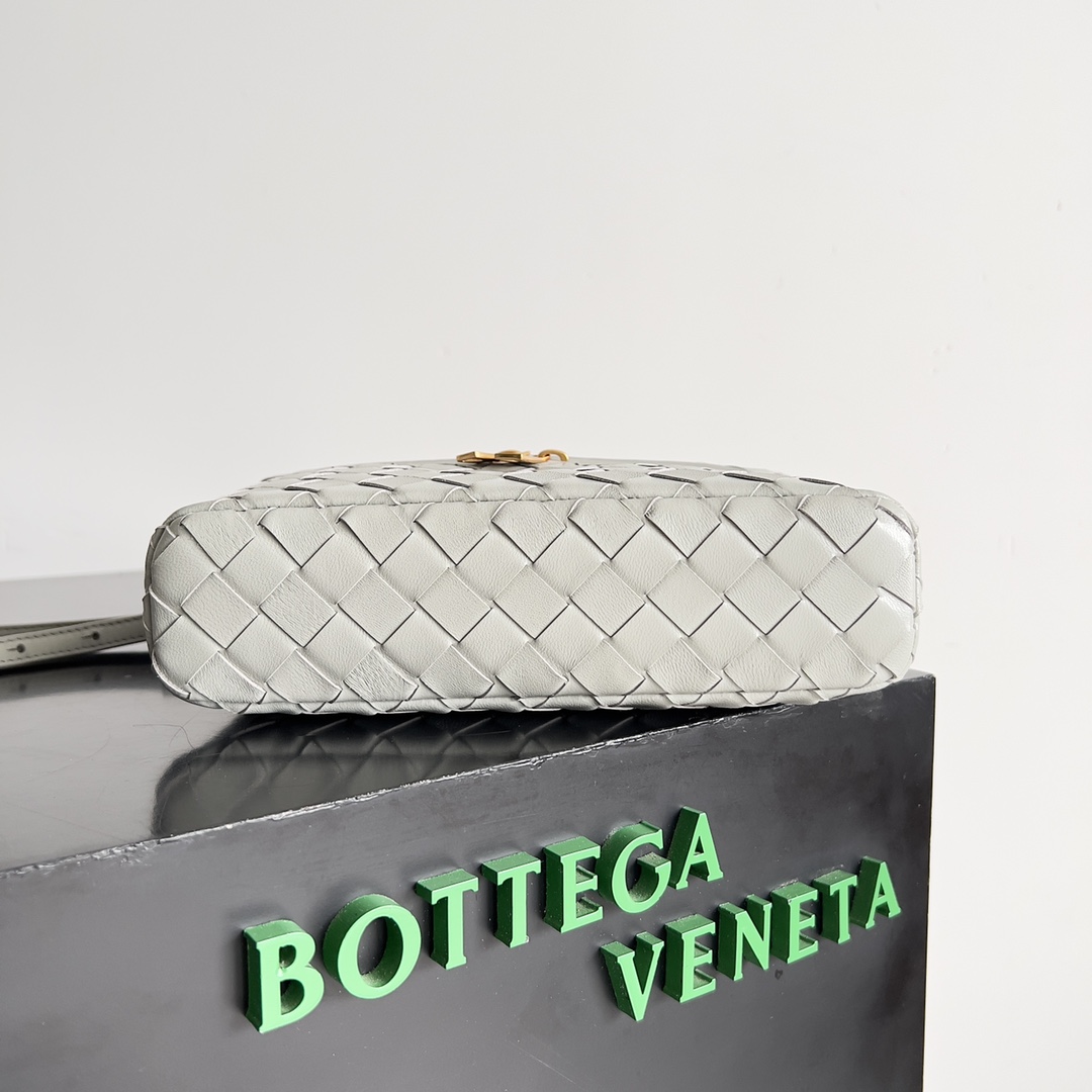 Bottega Veneta 2024 Woven Zippered Baguette Bag 789109
