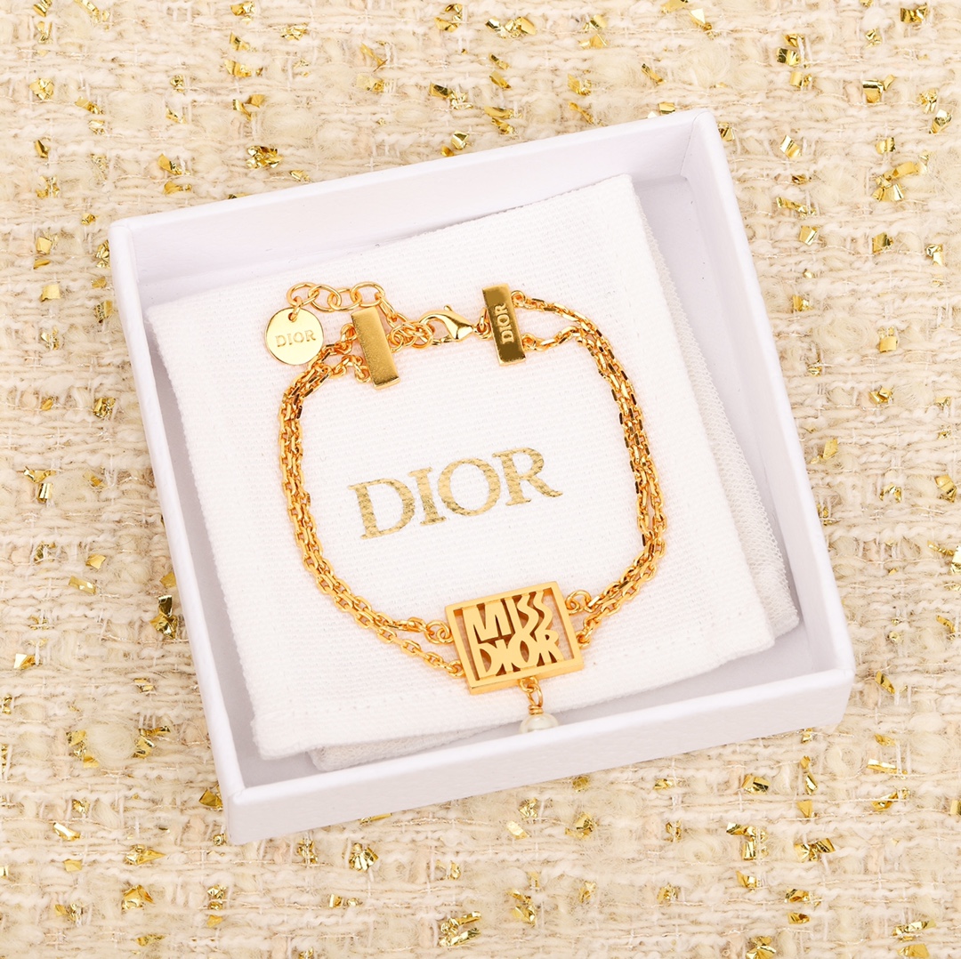 Dior hollow letter square pendant bracelet