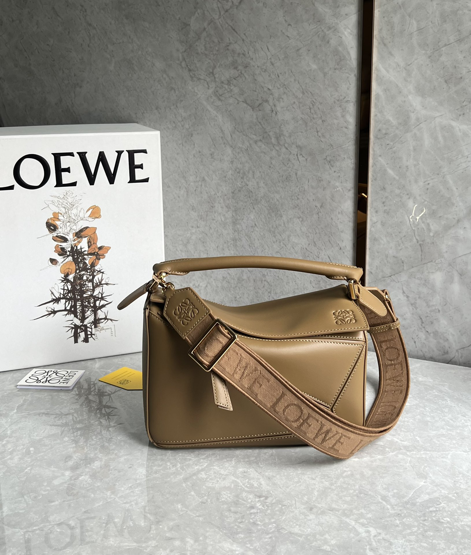 Loewe zzle embroidered shoulder strap bag 0189
