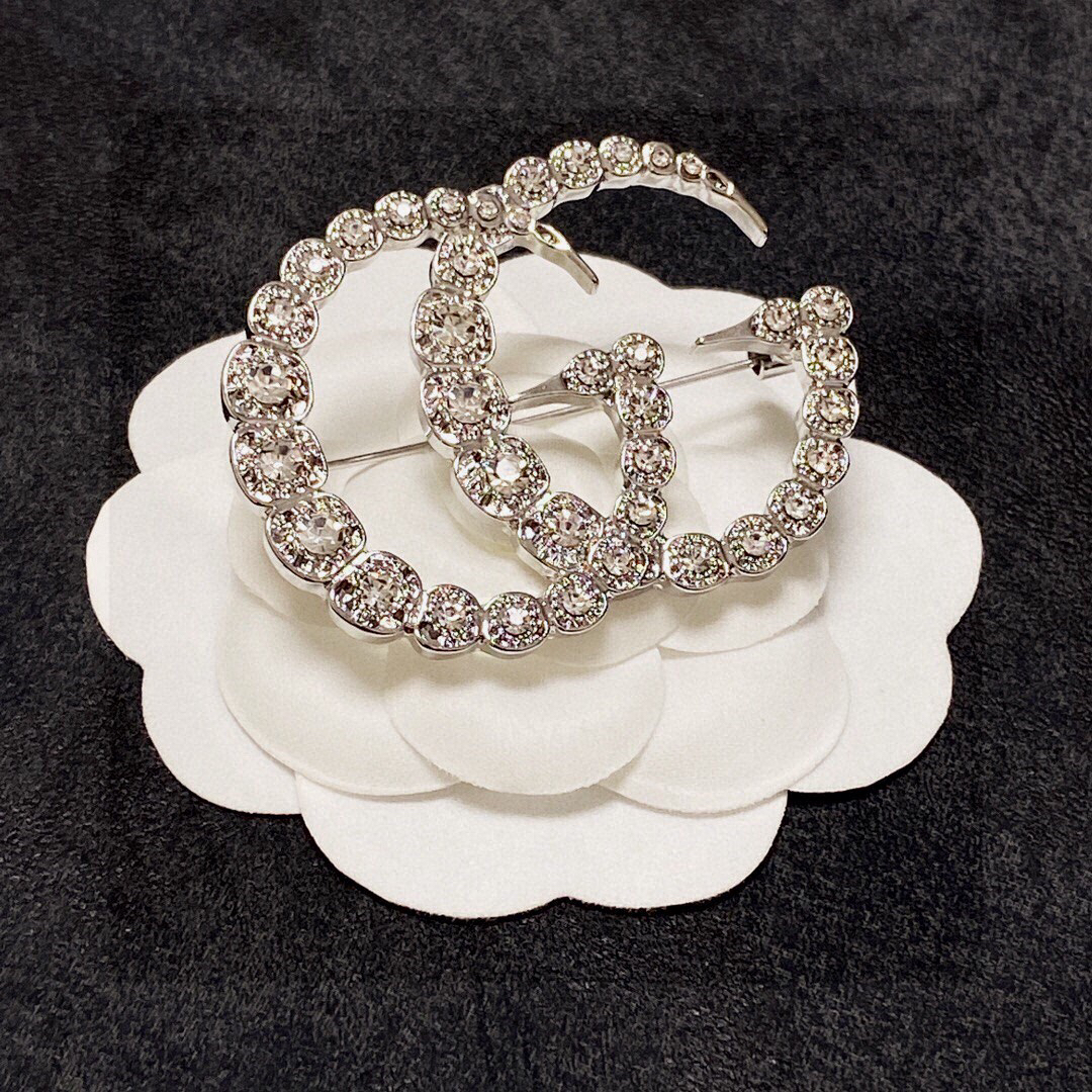 Gucci GG diamond brooch