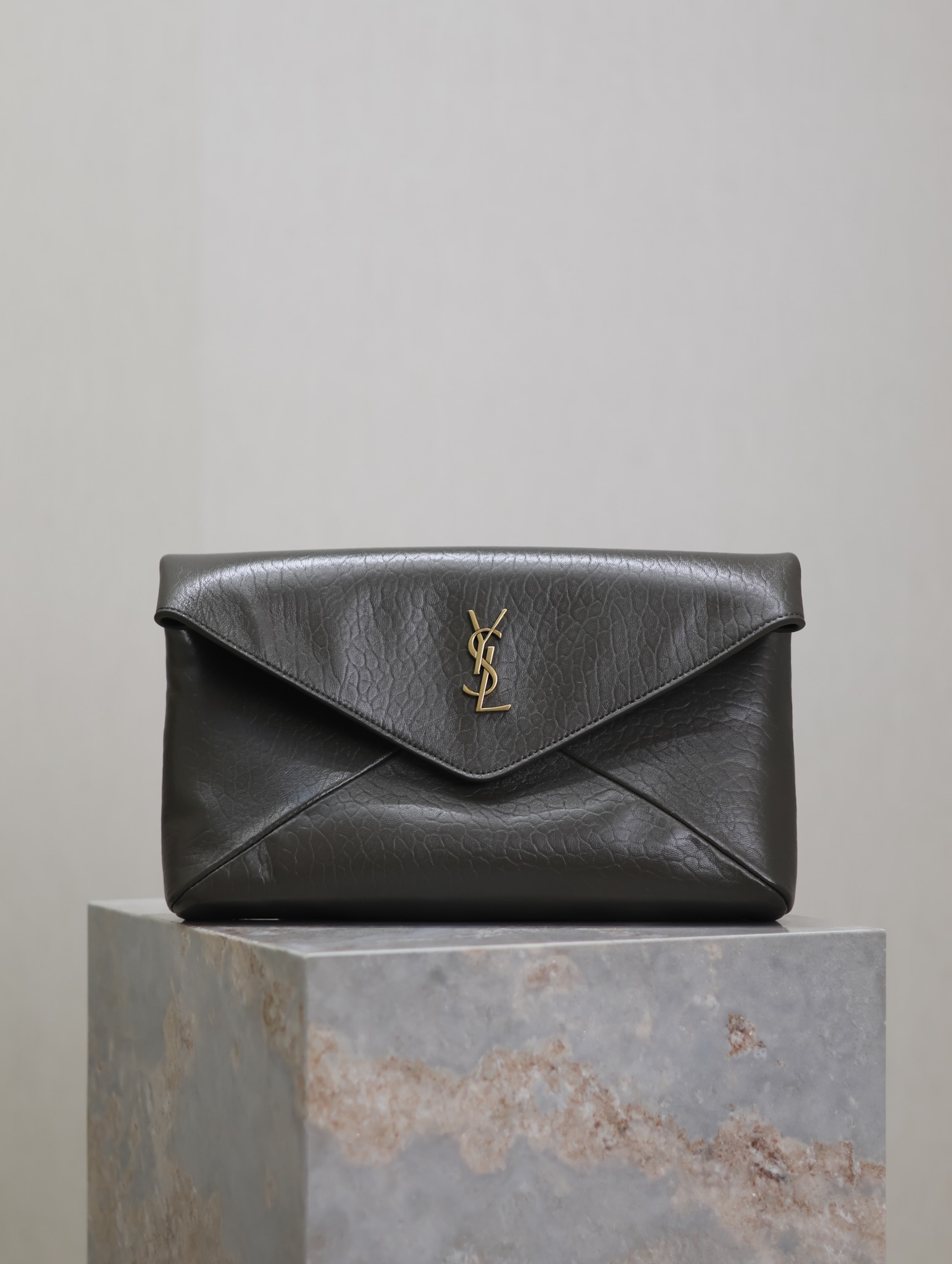 Yves Saint Laurent LE Envelope Clutch 769307