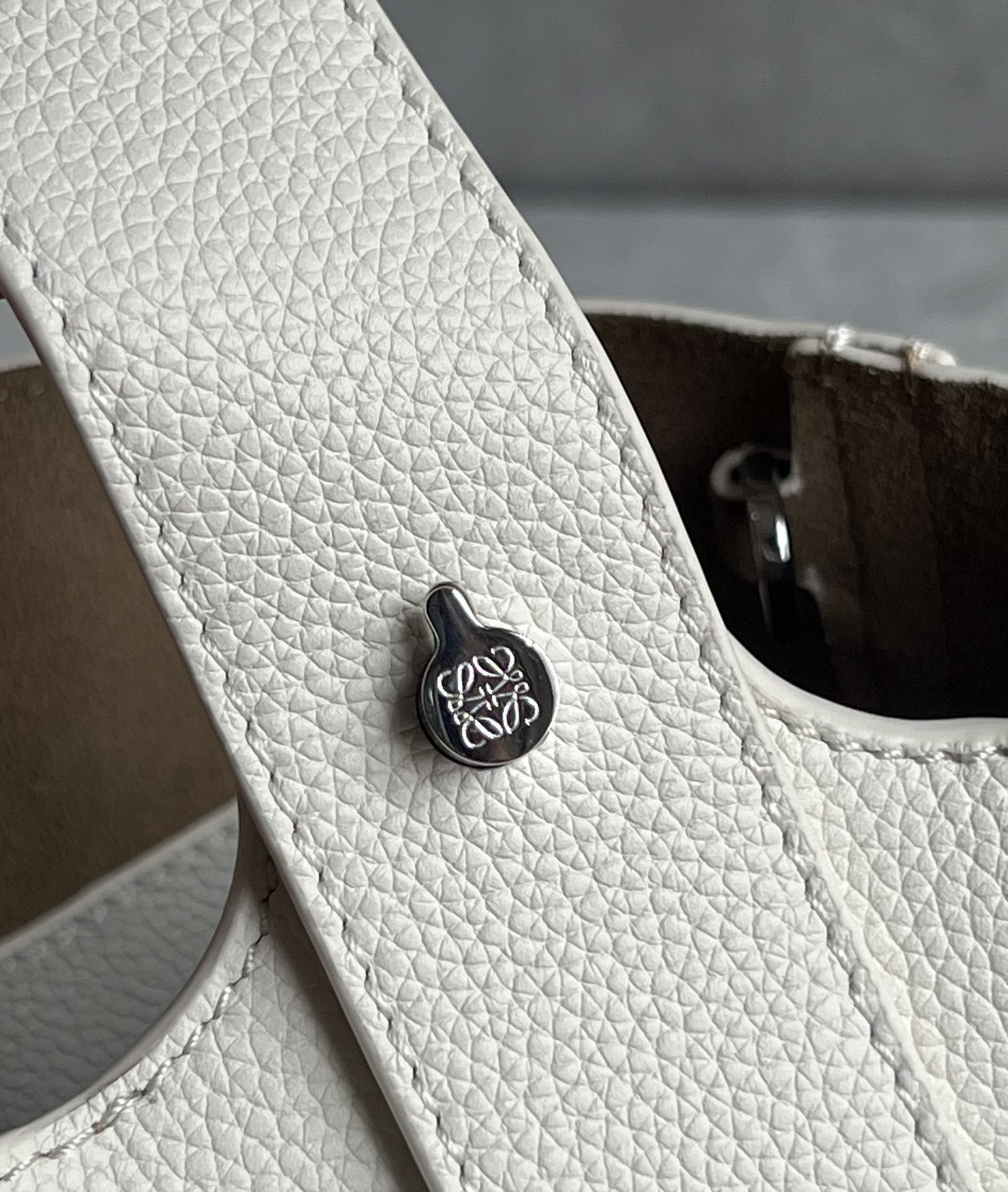 Loewe Pebble mini bucket bag 0705