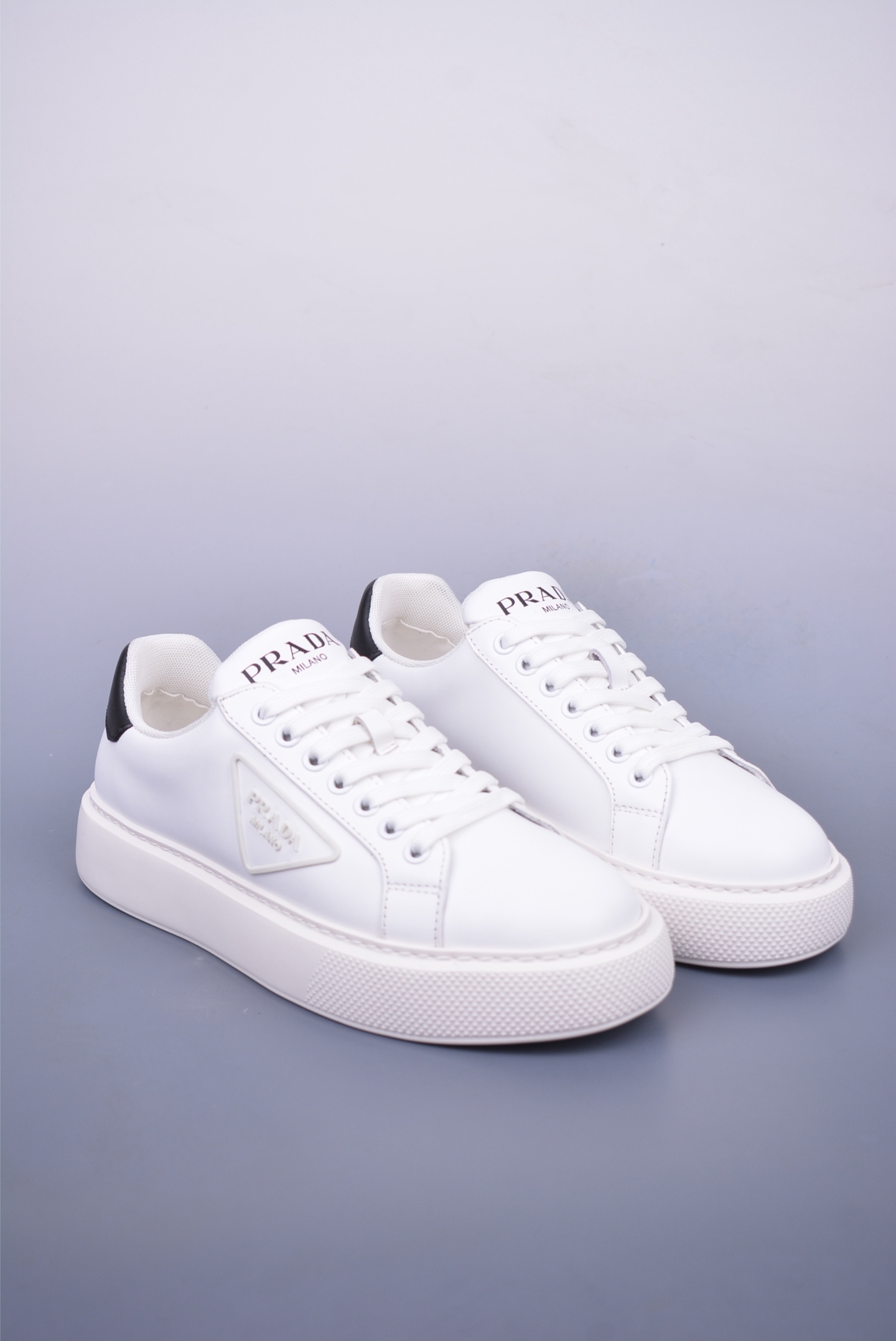 Prada low-top casual sneakers black and white AJ17392118