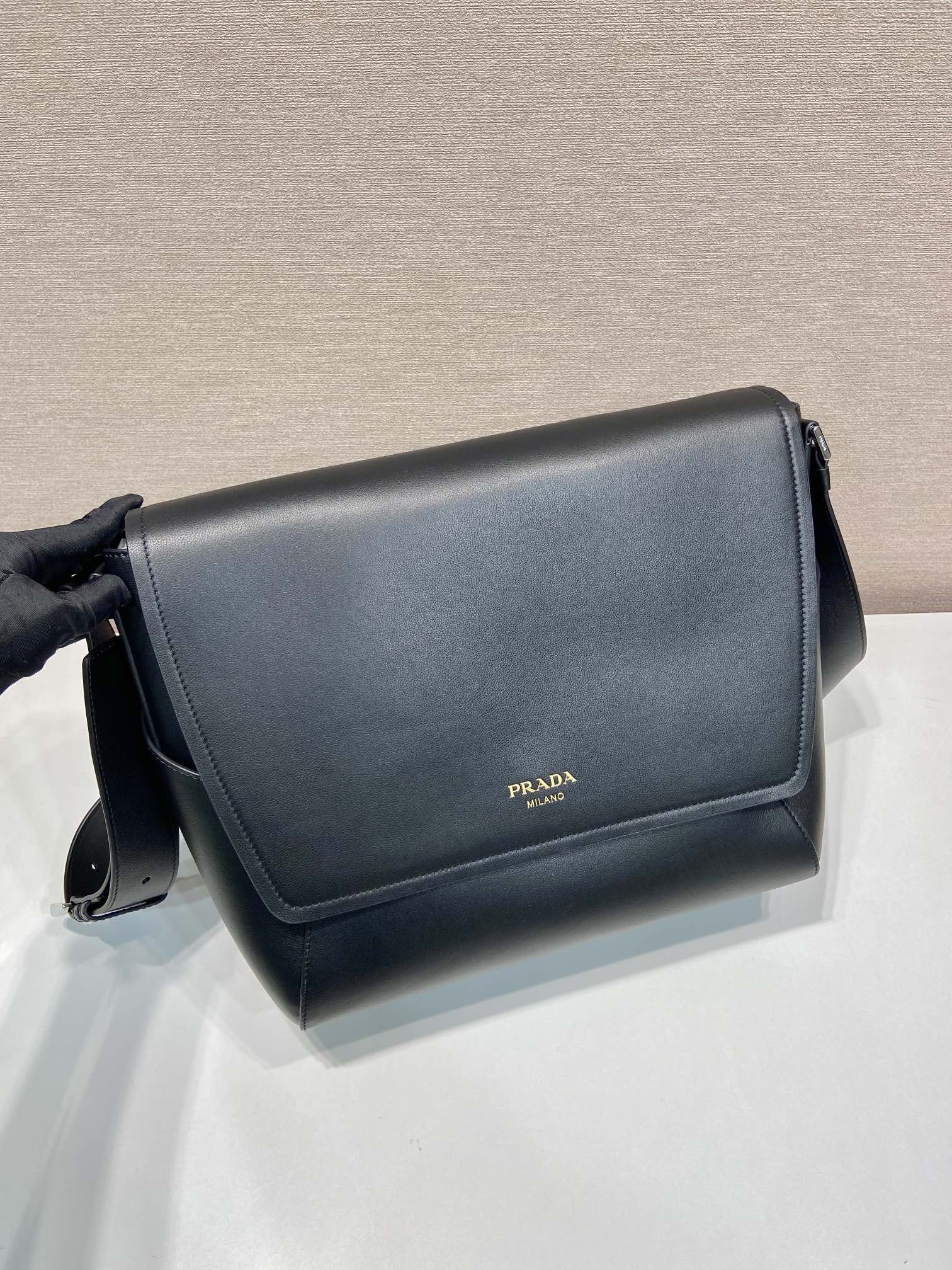 Prada New Large Messenger Bag 2VD068