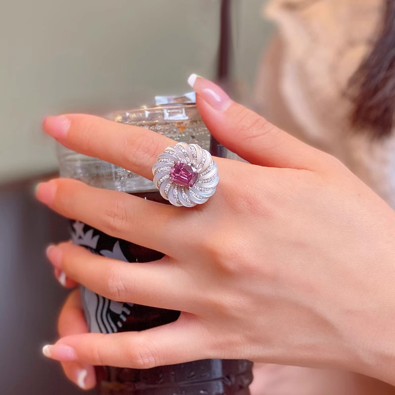 圆形花朵紫水晶戒指