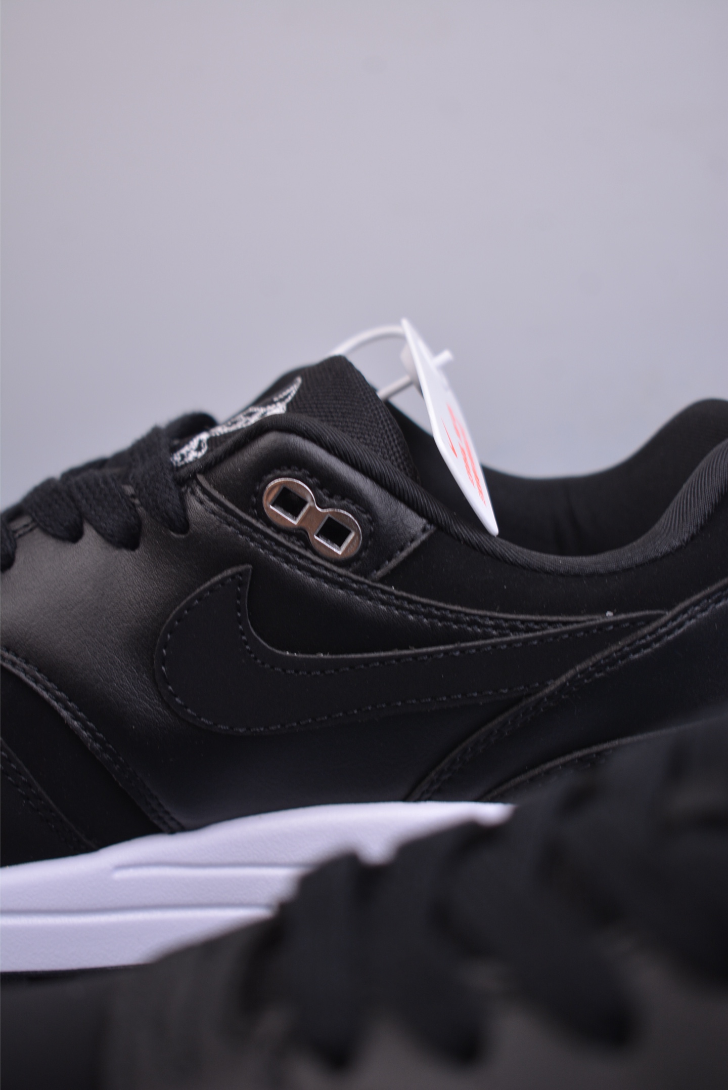 Nike Air Max 1 Rebel Skulls 87 Original Series Running Shoes Black and White 875844-001