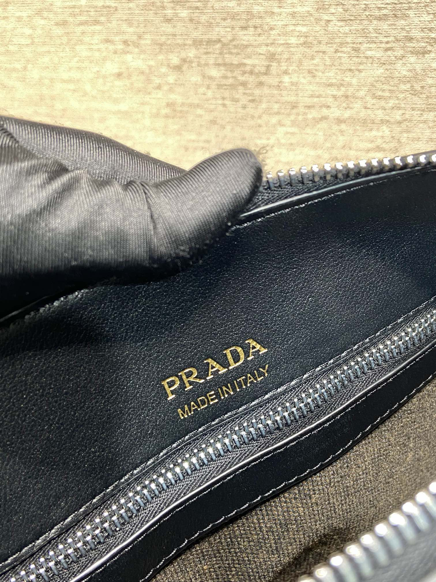Prada New Messenger Bag 2VH177
