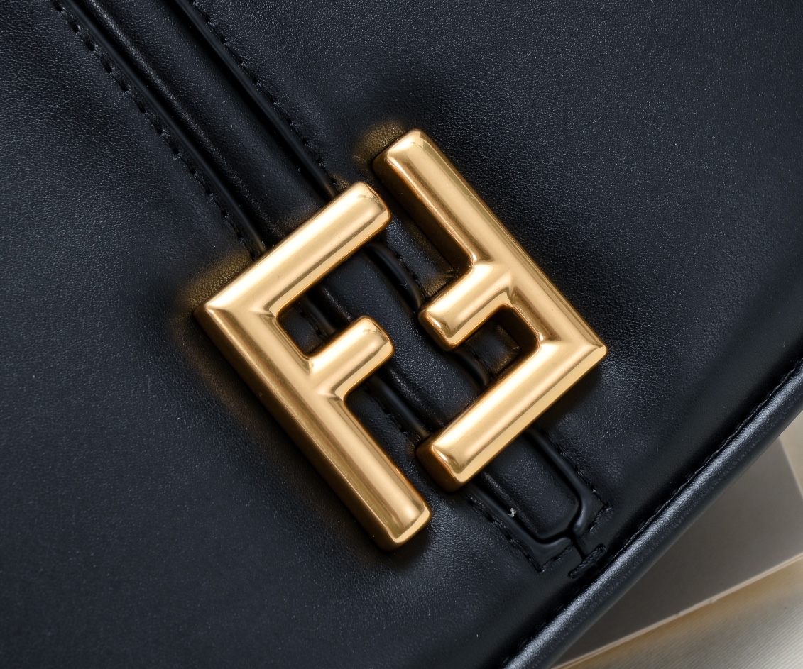 FENDI C'mon series retro large flap bag 6651