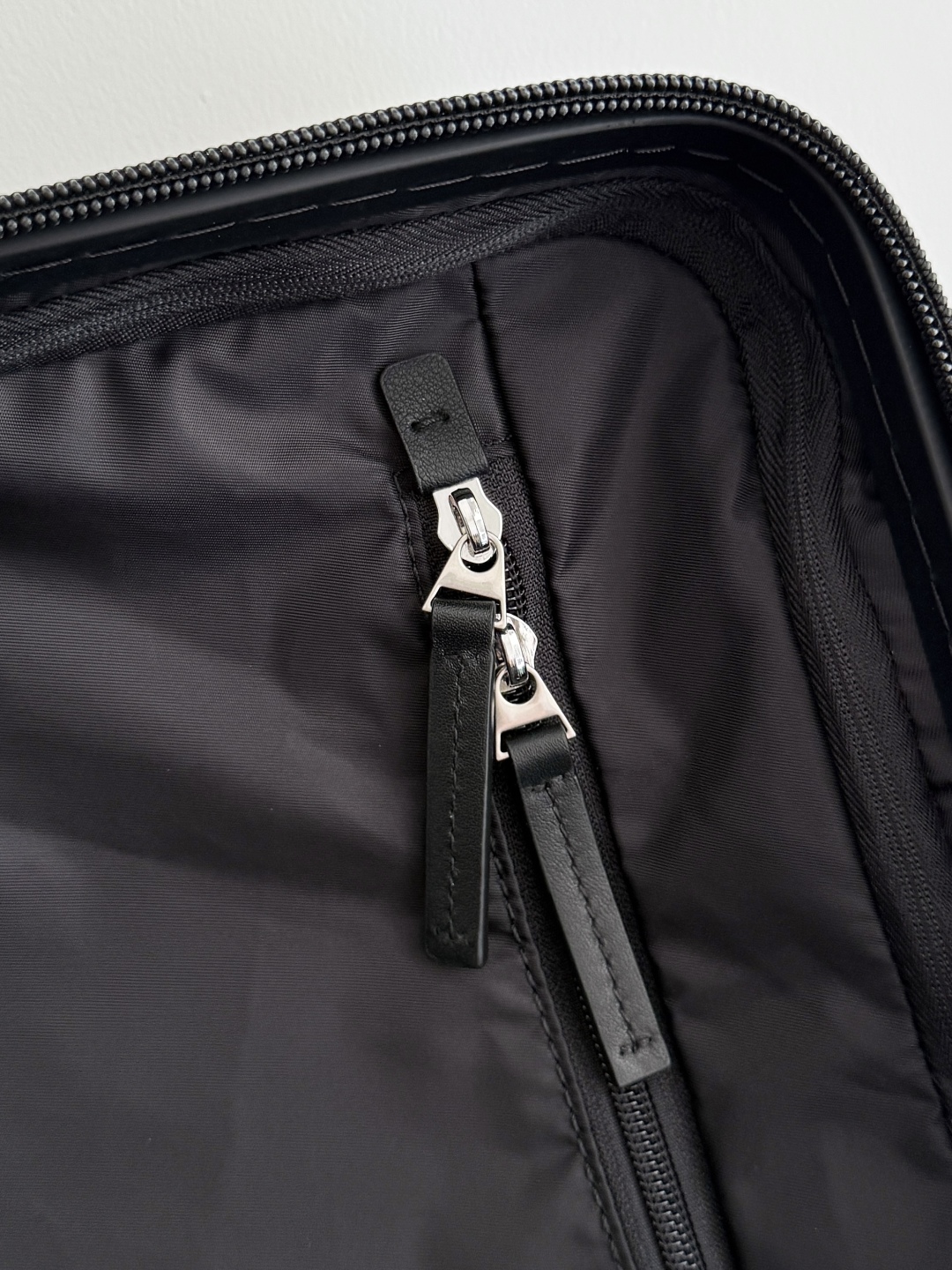 Bottega Veneta 2025 Odyssey Luggage 822479