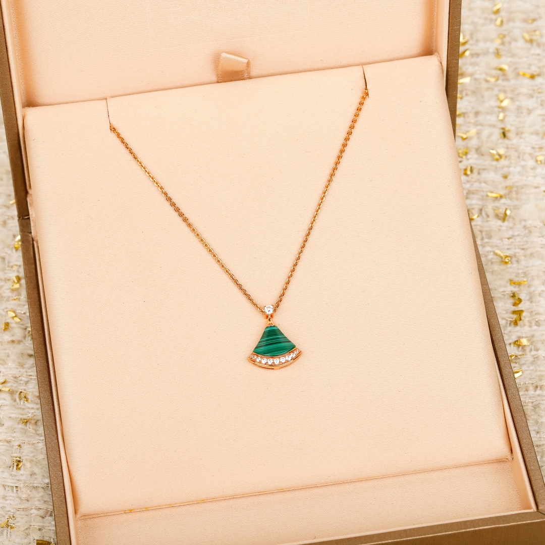 Bulgari fan-shaped agate diamond necklace