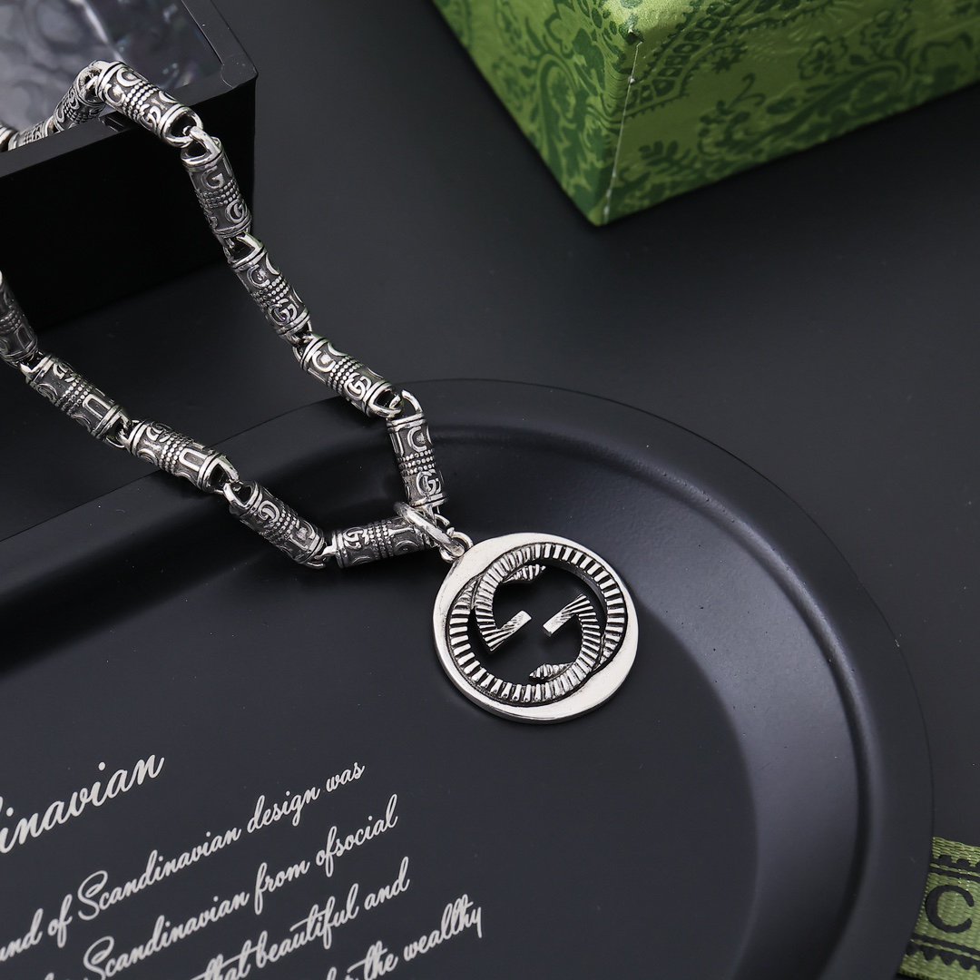 Gucci GG Vintage Hollow Necklace