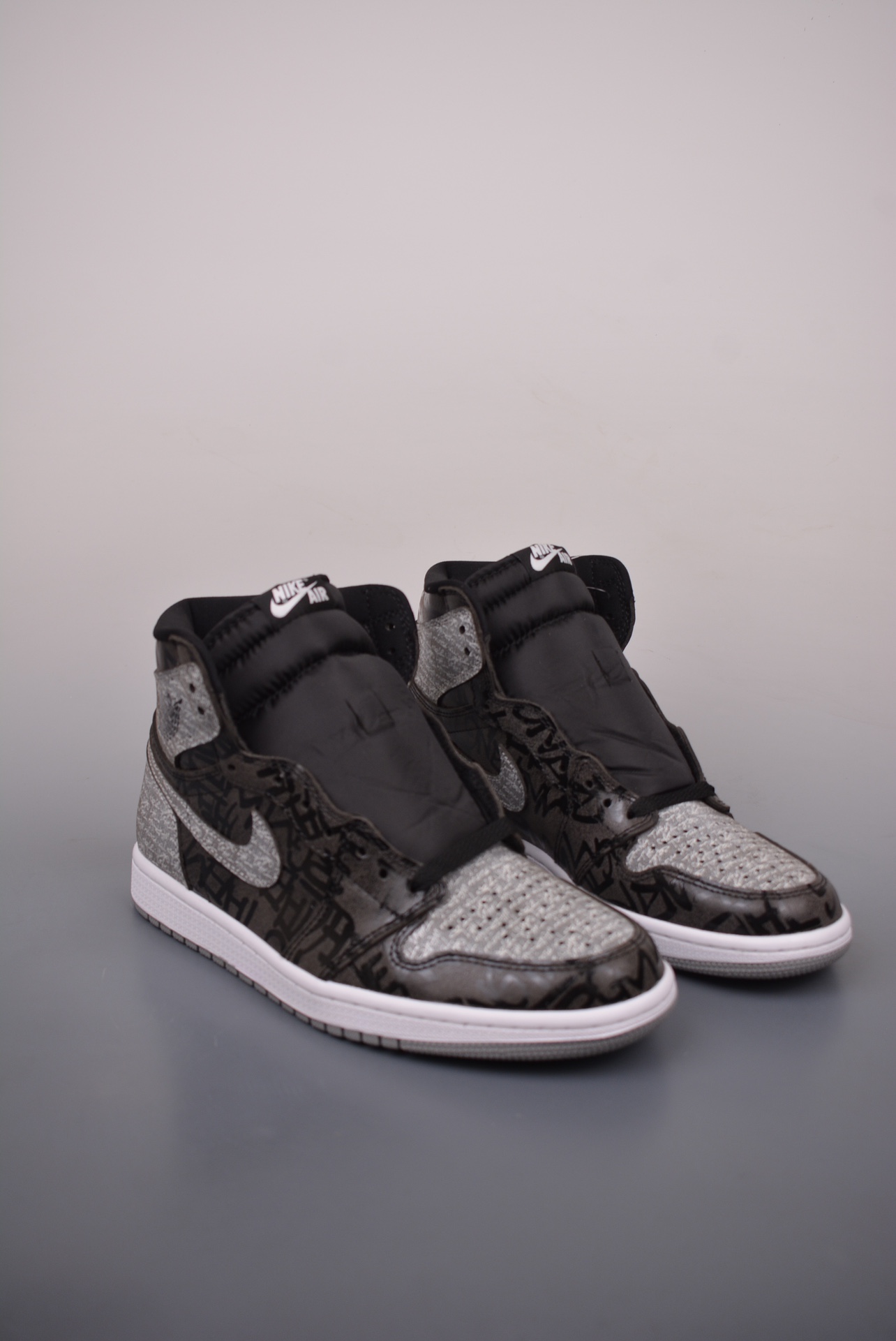Air Jordan 1 Retro High OGRebellionaire 555088-036