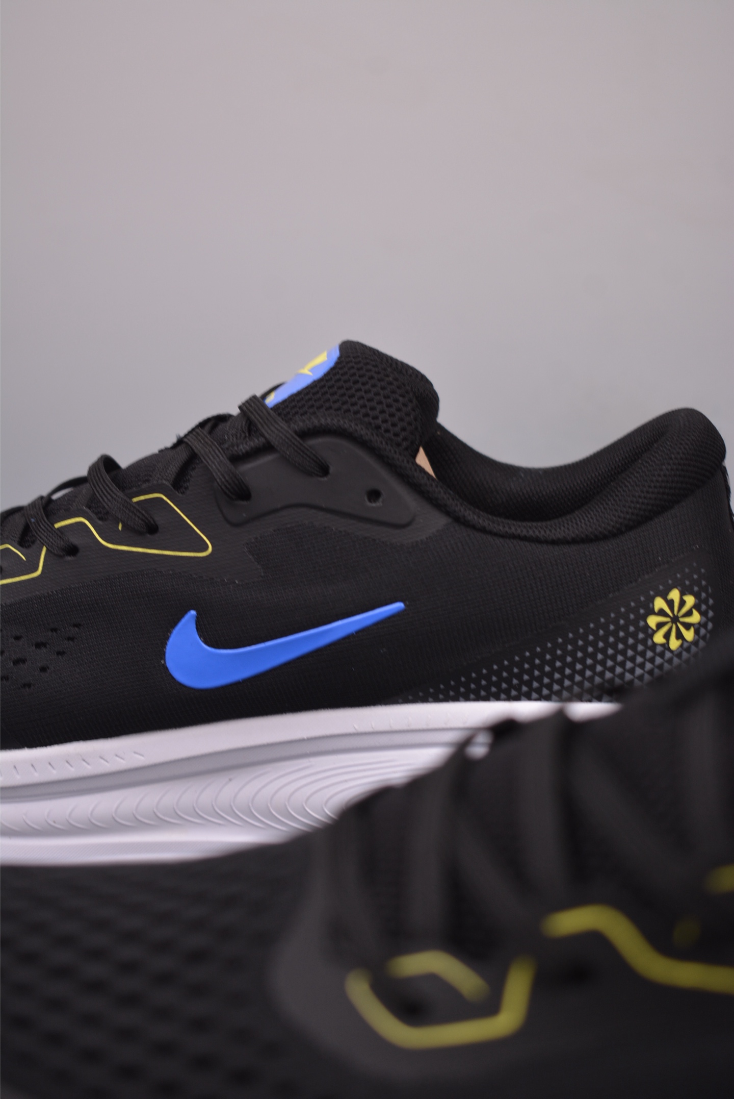 Nike Air Zoom Vomero 18X Black White Blue  HM2519-372