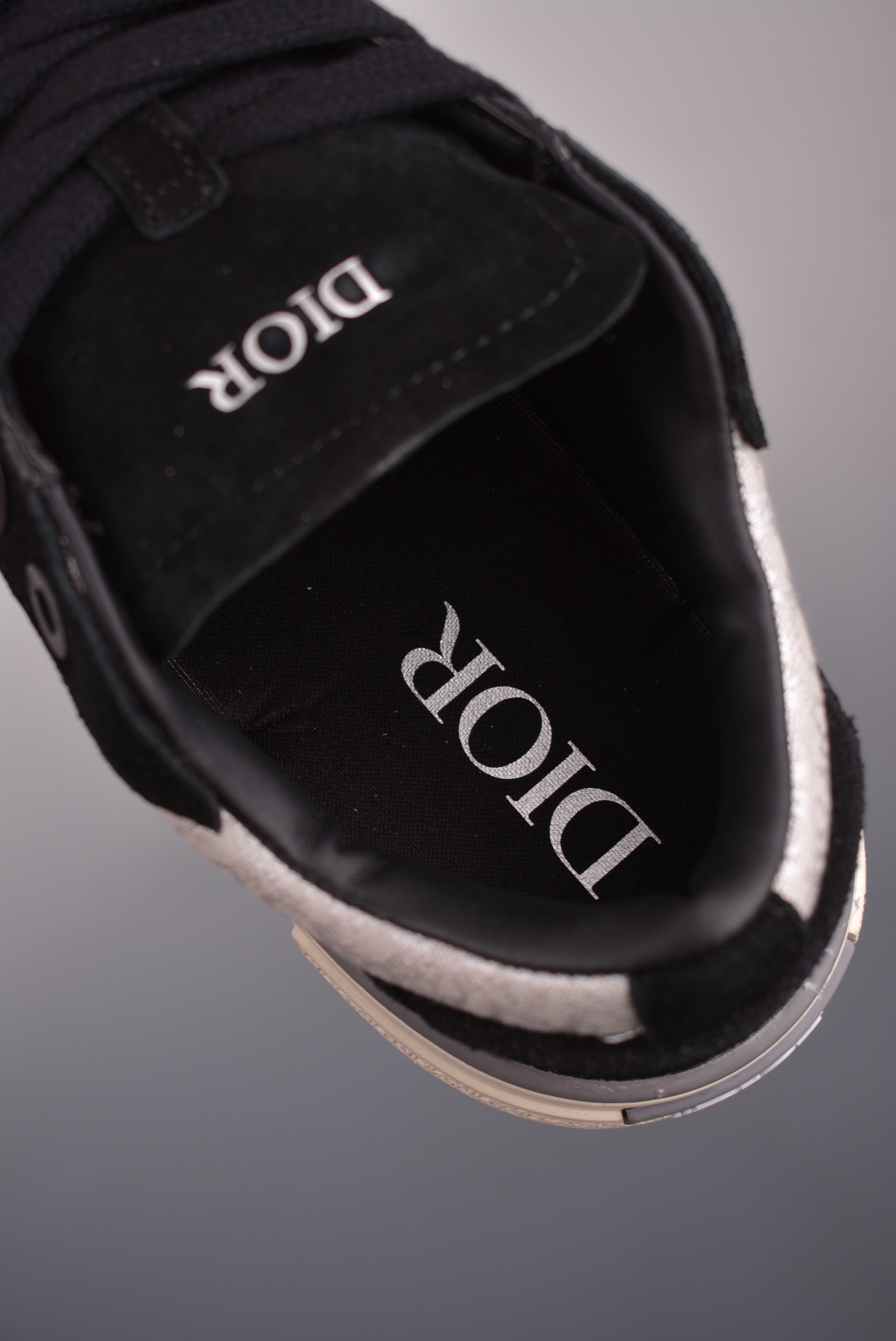Dior B33 Low Top Sneakers Black and White CD Re-image 3SN303ZWN_H860