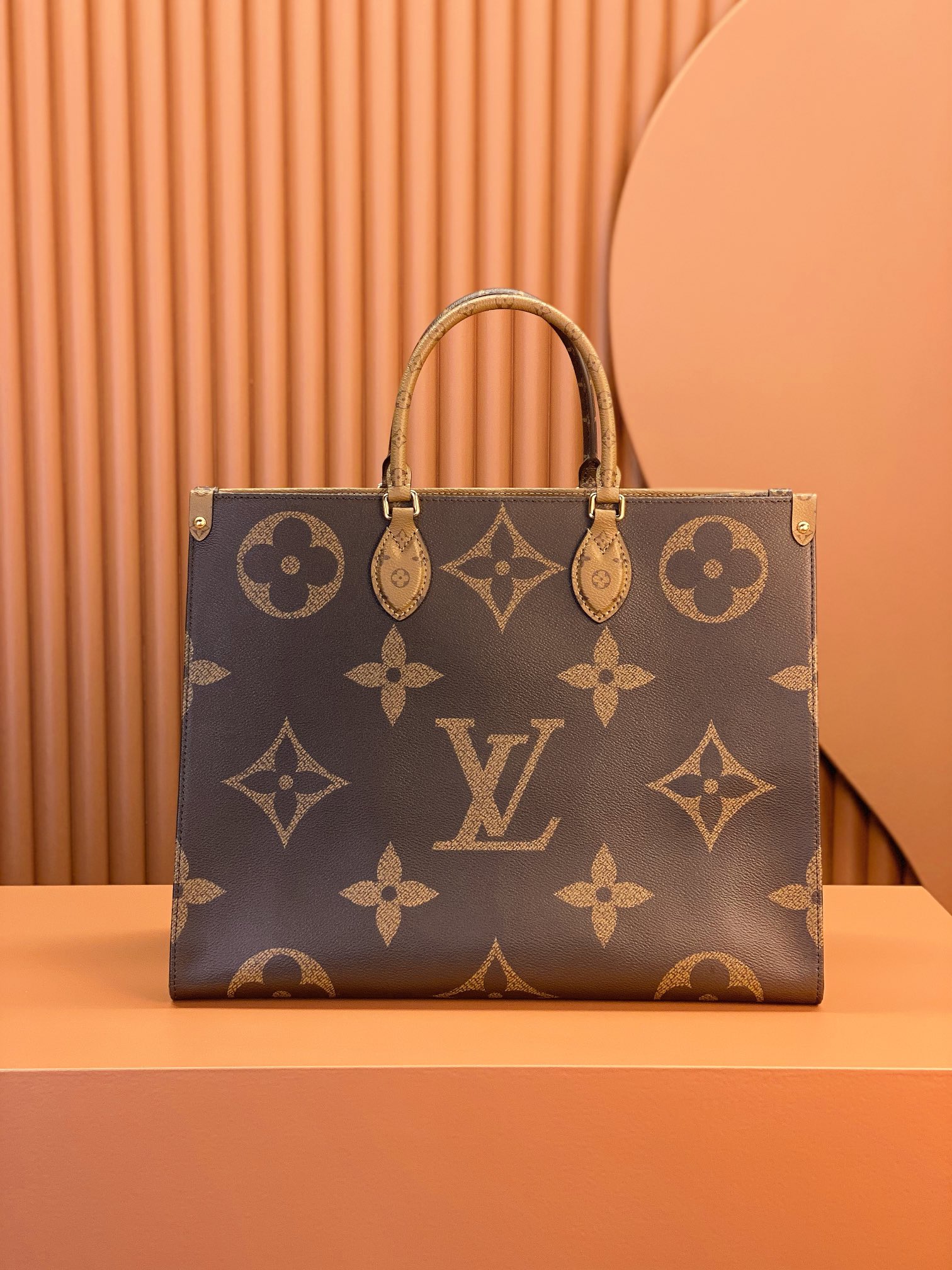 Louis Vuitton ONTHEGO Large Handbag M44576