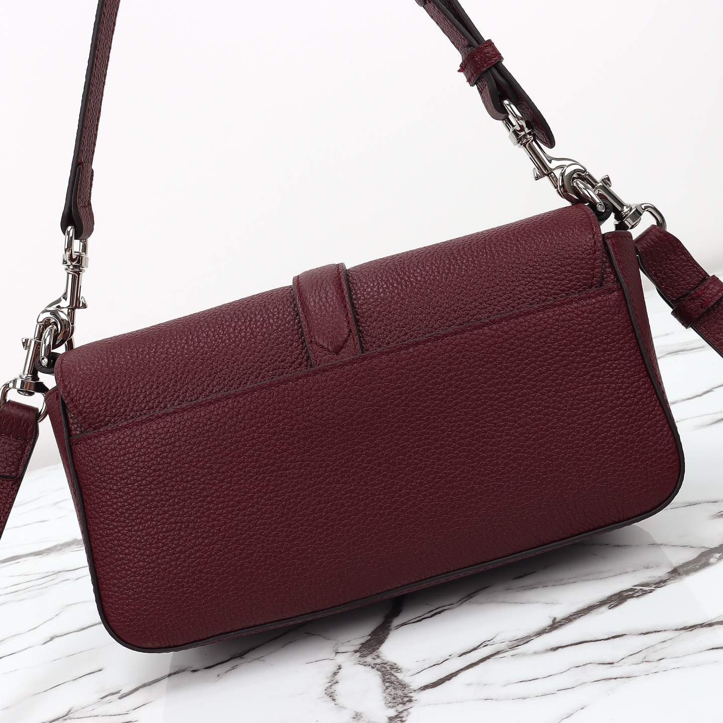 Gucci small crossbody bag with hook closure‎ 821623 AAESU 1069