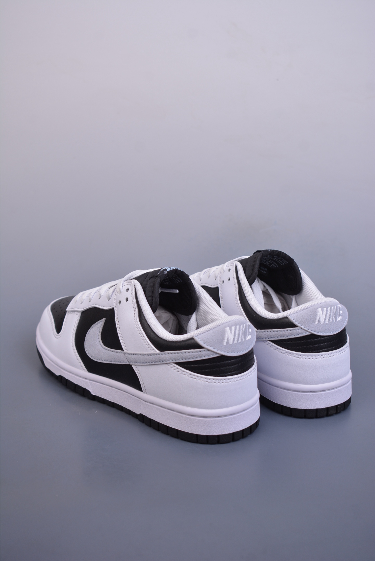 Nike SB Dunk Low sneakers white and black panda IB 4320-141