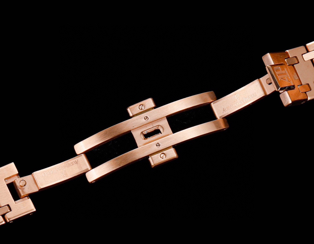 Audemars piguet Royal Oak series 26715BC.ZZ.1356BC.01