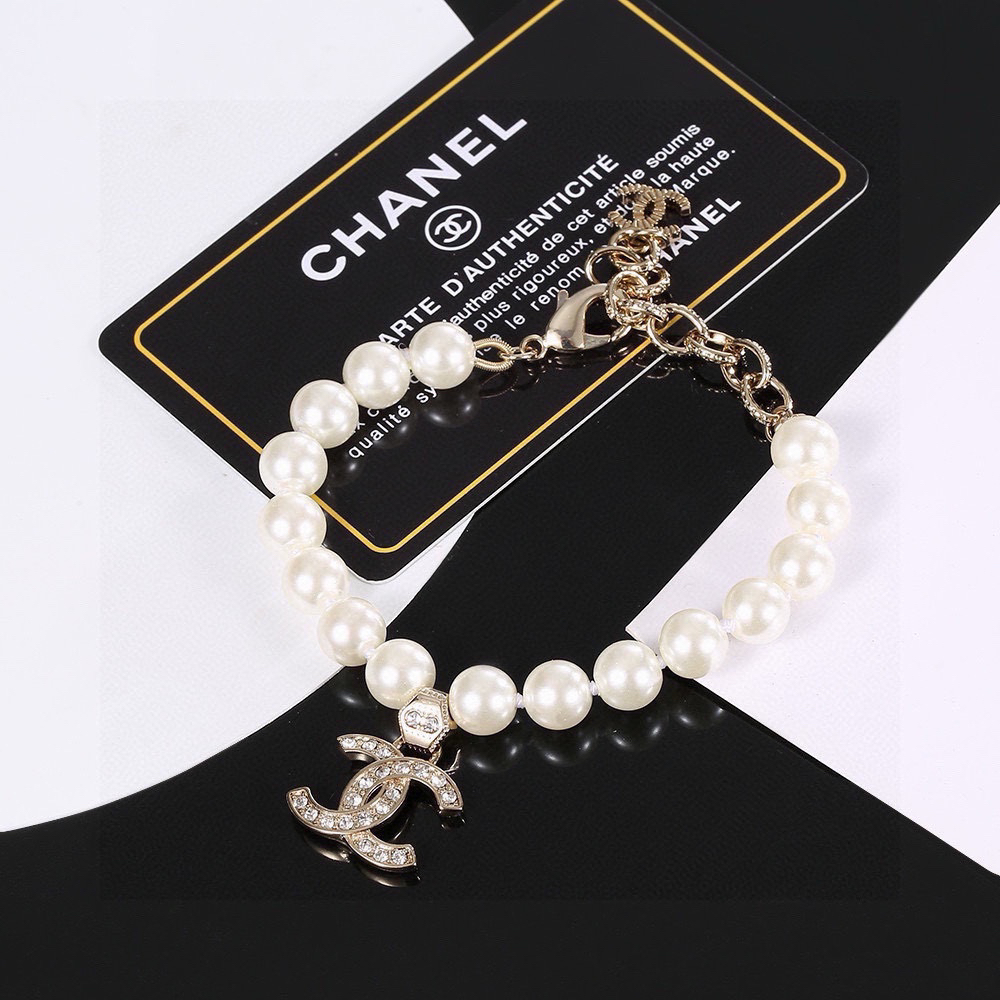 Chanel new pearl bracelet