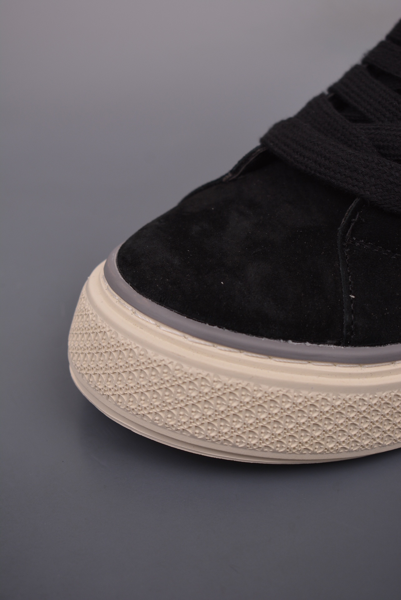 Dior B33 Low Top Sneakers Black and White CD Re-image 3SN303ZWN_H860