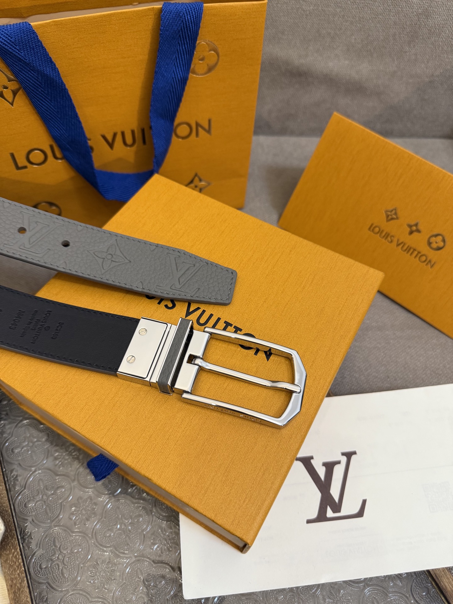 Louis Vuitton embossed cowhide double-sided men's belt, 3.5cm wide