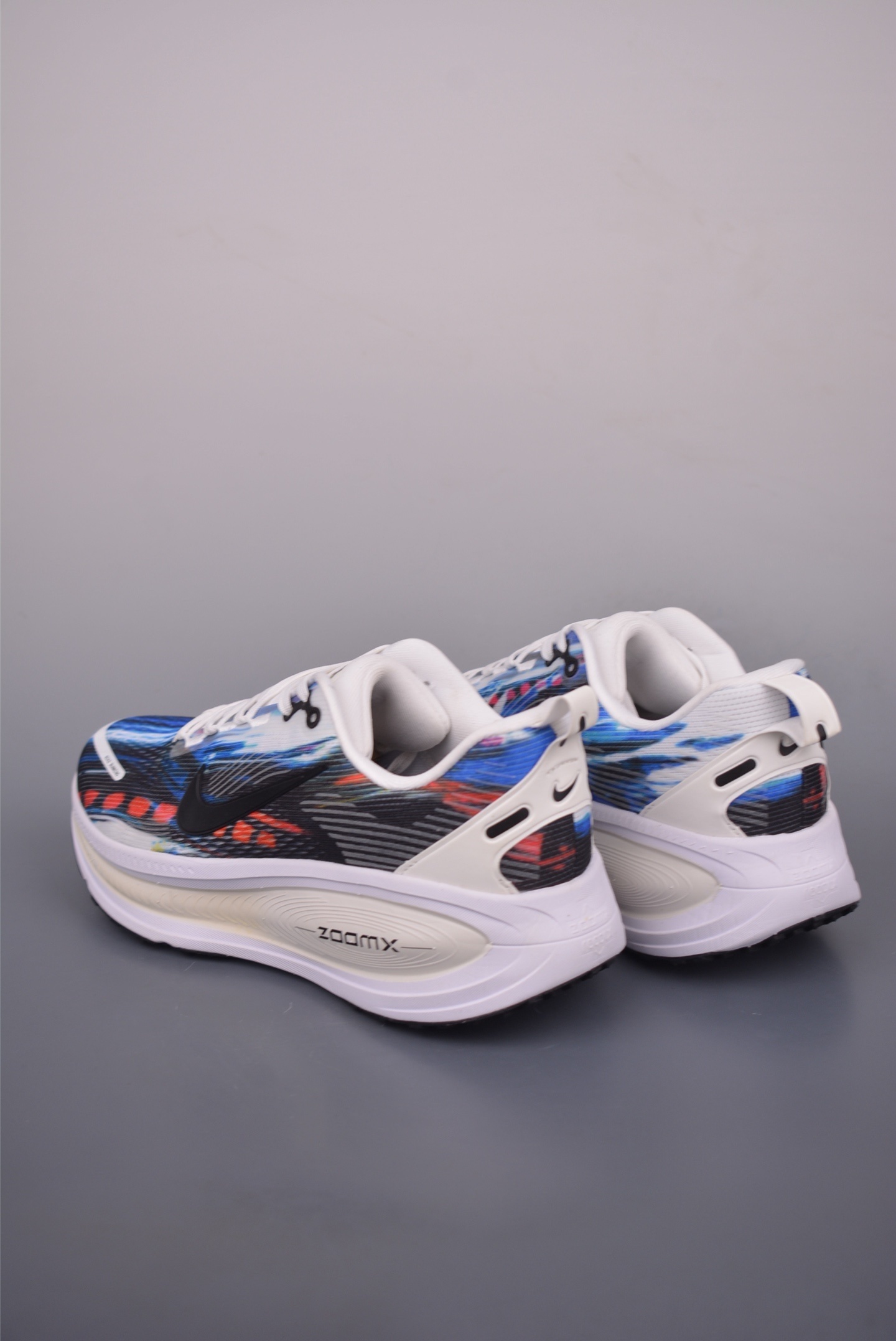 Nike Air Zoom Vomero 18 SE 